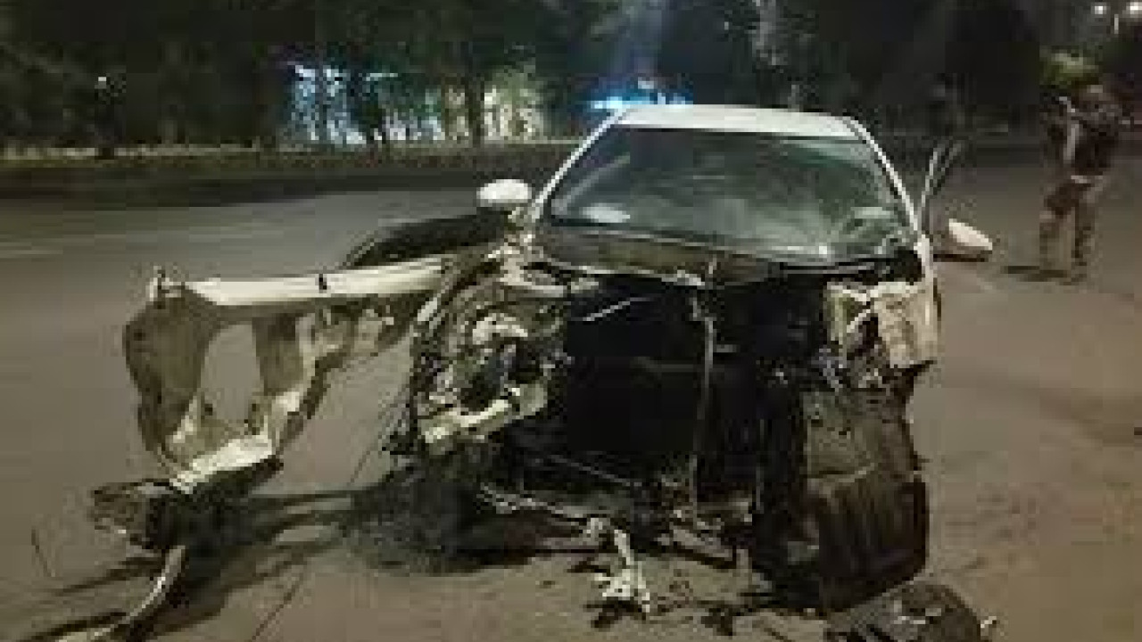 ایران : متعدد گاڑیاں ٹکرانے سے 5 افراد ہلاک 5 زخمی