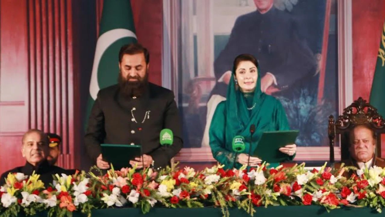  Punjab Governor administers oath to Maryam Nawaz as first female CM