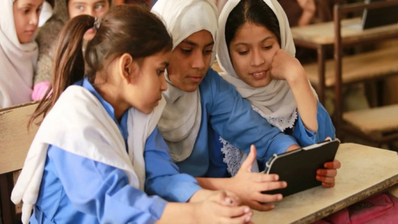 Using mobiles in classrooms banned in KP schools