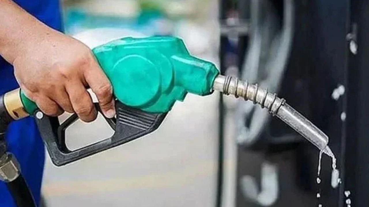 پیٹرول کی قیمت میں 4.13 روپے فی لیٹر اضافہ کر دیا گیا