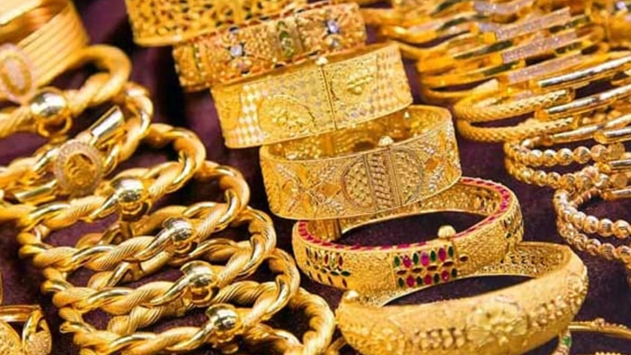 Price of per tola gold increases by Rs1100 in Pakistan