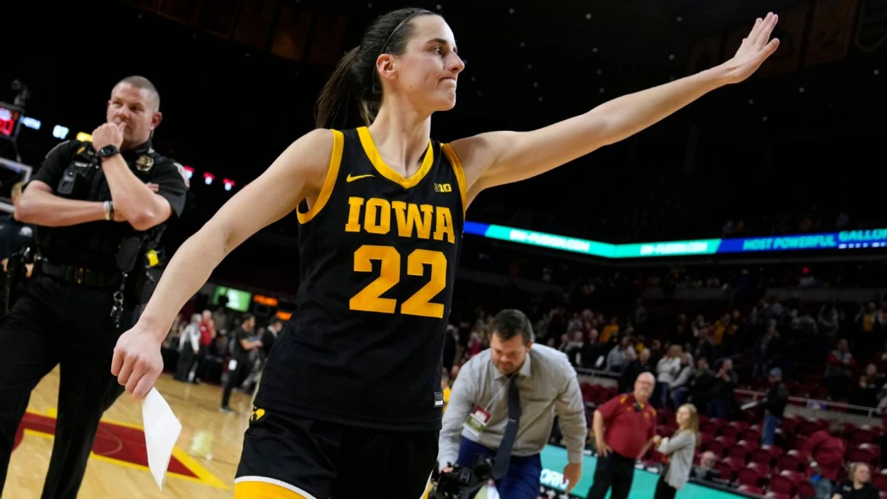 Clark 'will make the Fever a playoff contender in 2024': How Iowa star will fit into WNBA