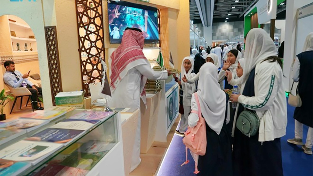 سعودی وزارت اسلامی امور کی جانب سے مسقط کتب میلہ میں 10 ہزار قرآن کریم کے نسخے تقسیم