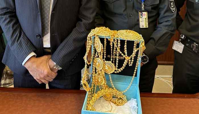 Customs Foil Attempt To Smuggle Gold Worth Rs10 1 Million