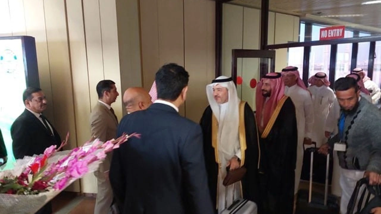 Saudi delegation arrives on Karachi airport 