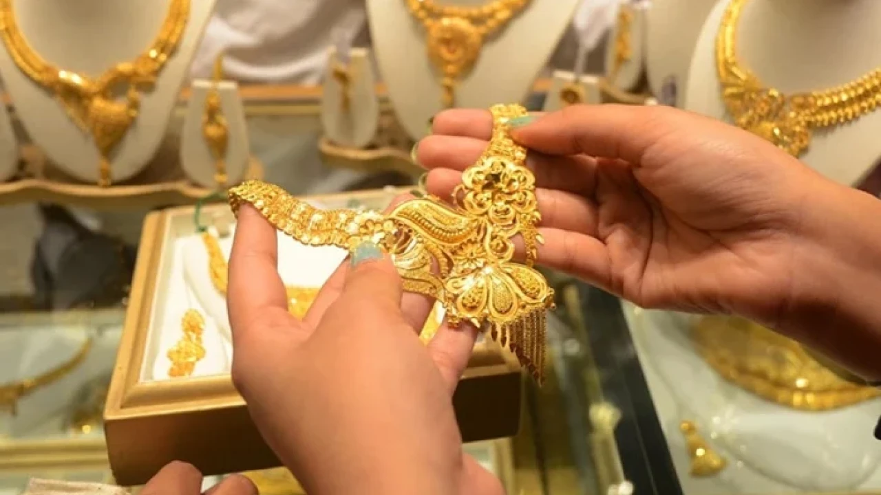Price of gold rises for second day in row