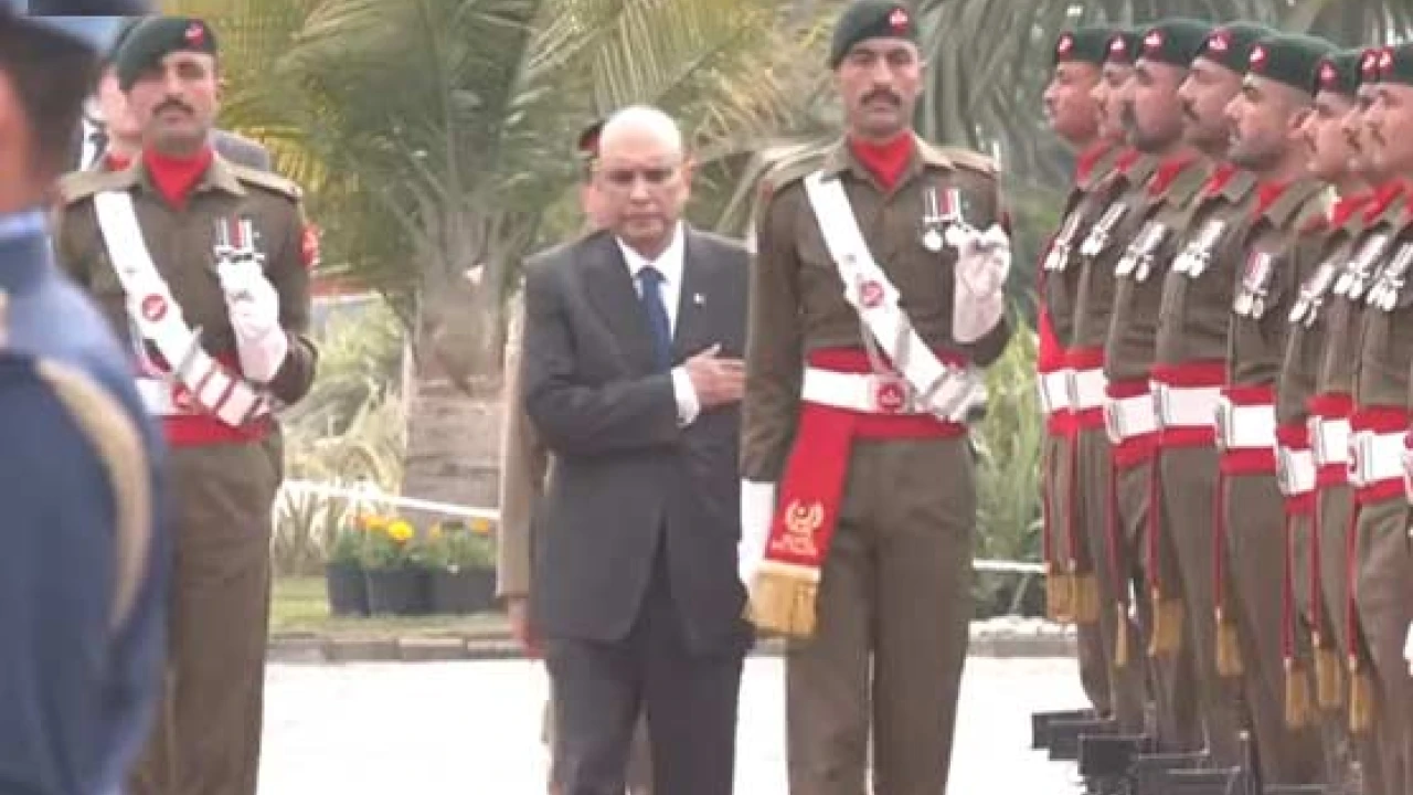 President Asif Zardari presented guard of honor on office assumption