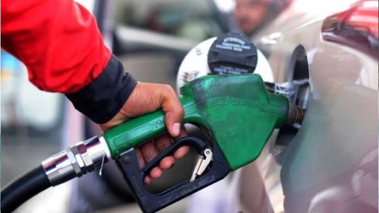 Govt leaves petrol price unchanged, raises diesel by Rs1.77/Litre