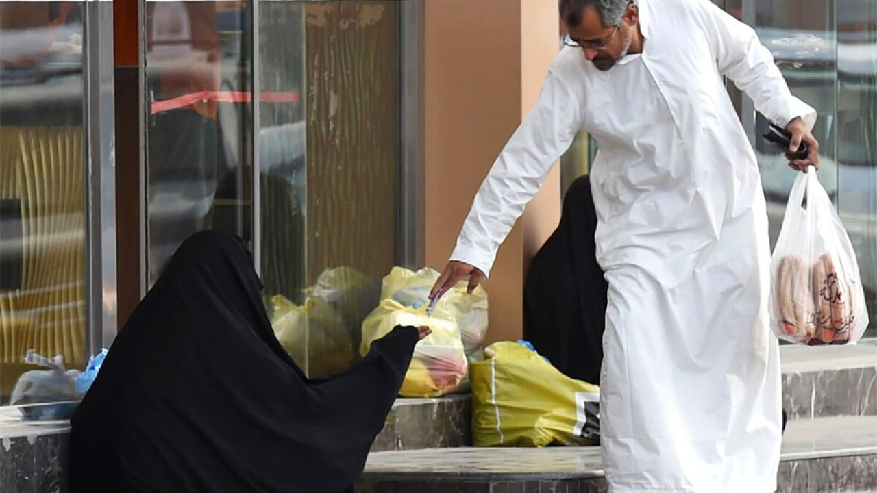 دبئی میں خاتون کے بھیس میں بھیک مانگنے والا عرب شہری گرفتار