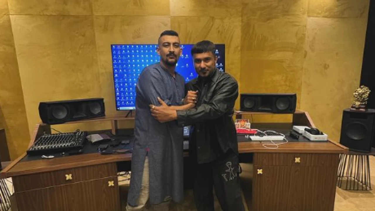 Honey Singh bonds with Pakistani Artist Faris Shafi