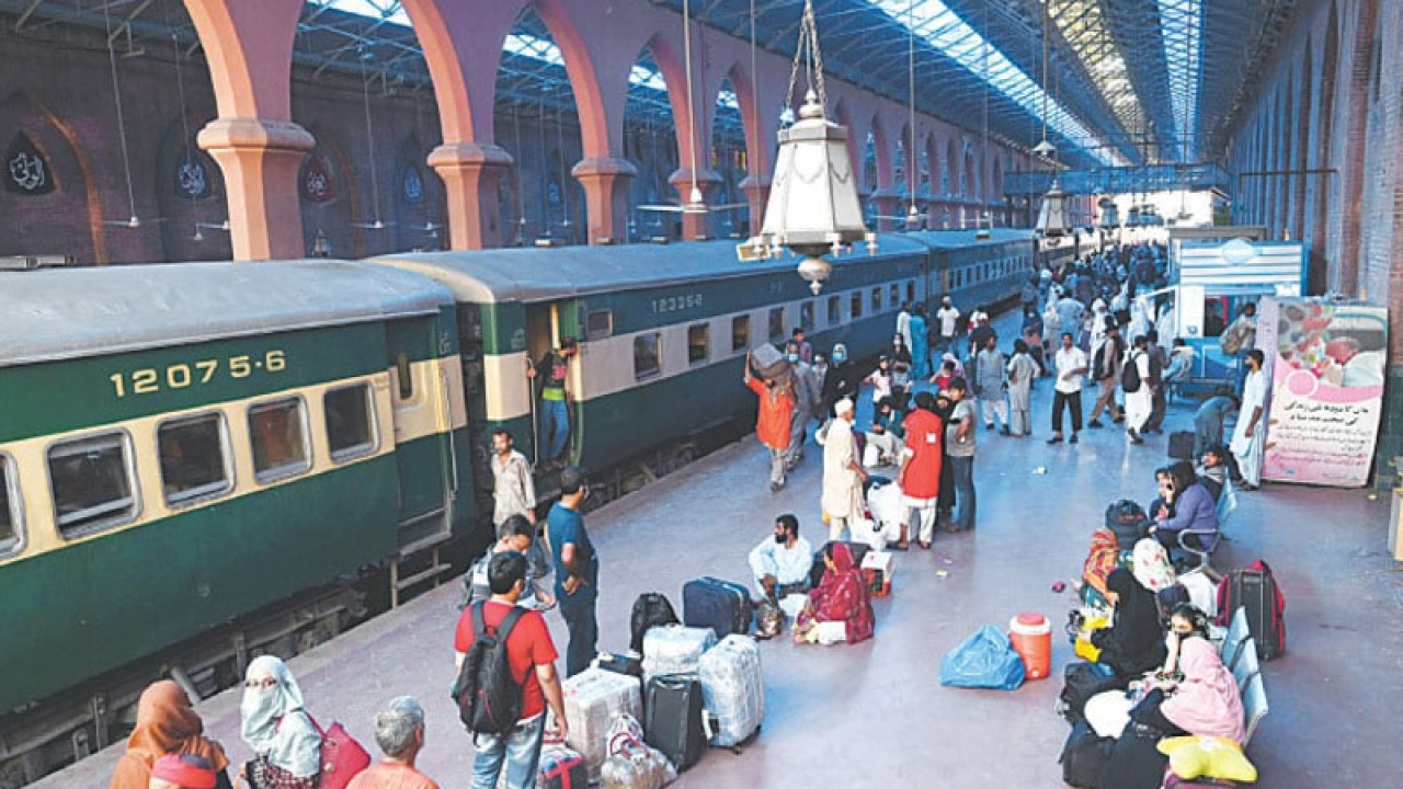 پاکستان ریلوے نے عیدالفطر پر 4 خصوصی ٹرینیں چلانے کا فیصلہ
